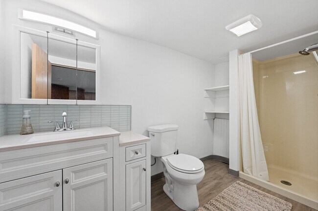 Building Photo - 17 Anna Ave