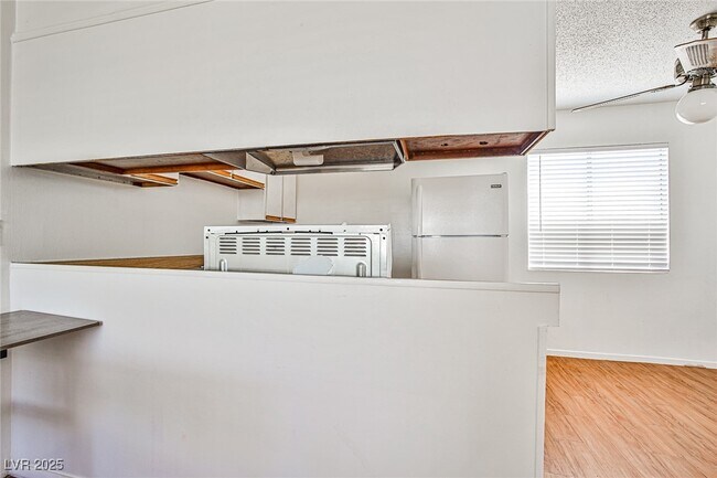 Building Photo - 5816 Bromley Ave