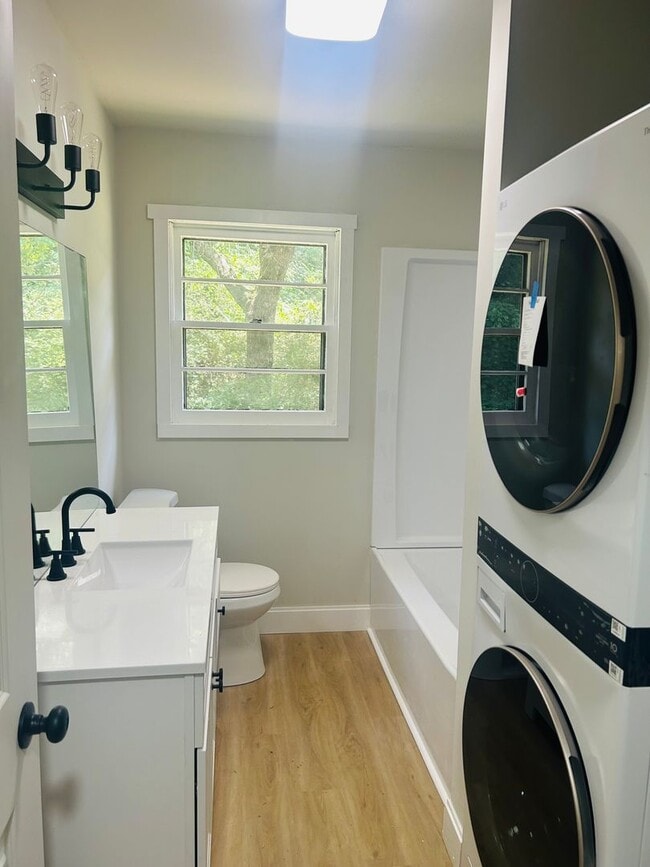 Building Photo - Newly Remodeled Home | Pet-Friendly | Room...