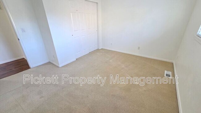 Building Photo - 1733 N Wycoff Ave