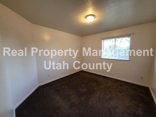 Building Photo - 572 S 1750 E St