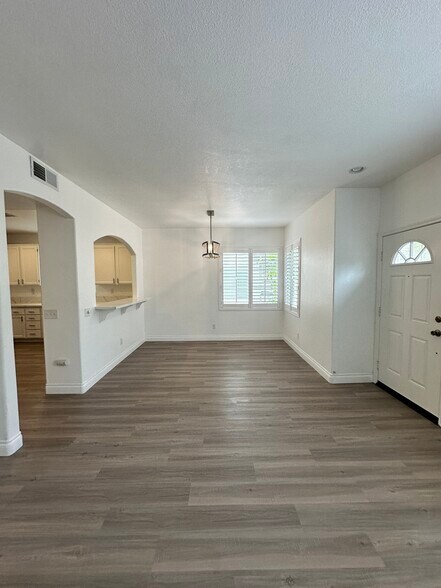 Building Photo - 4046 Craven Rd