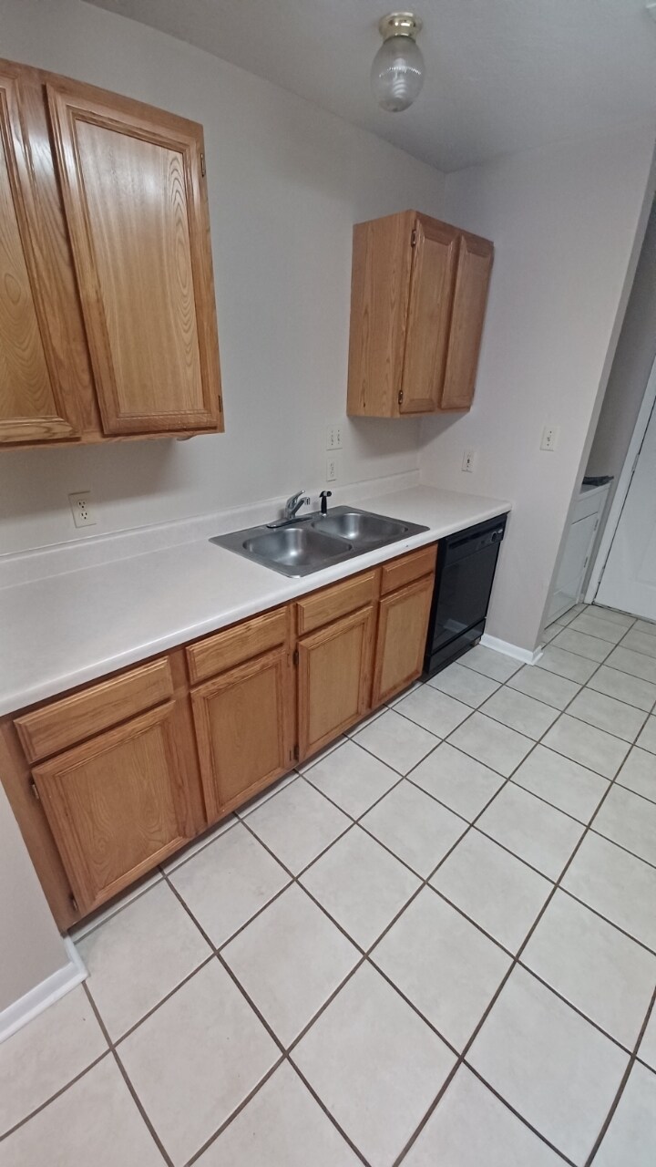 Building Photo - 1205 Vinyard Ct