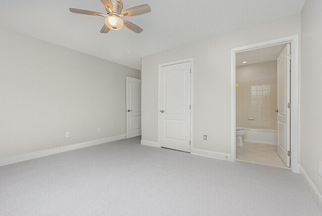 Building Photo - Stylish Renovation with Golf Course Views ...