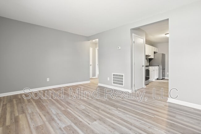 Building Photo - 1401 Sportsman Trl
