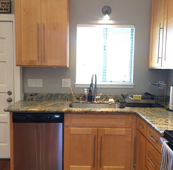 kitchen - 3847 Vineyard Ave