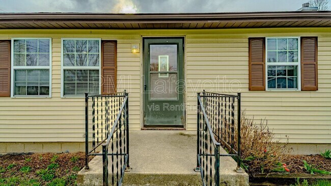 Building Photo - 2454 Poplar Ln