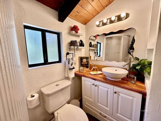 Building Photo - 25245 Rosaline Rd