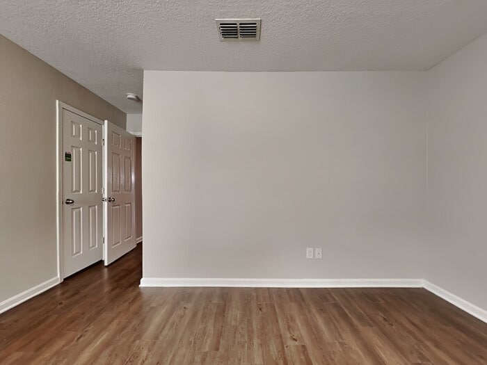 Building Photo - 5241 Walkers Ridge Dr