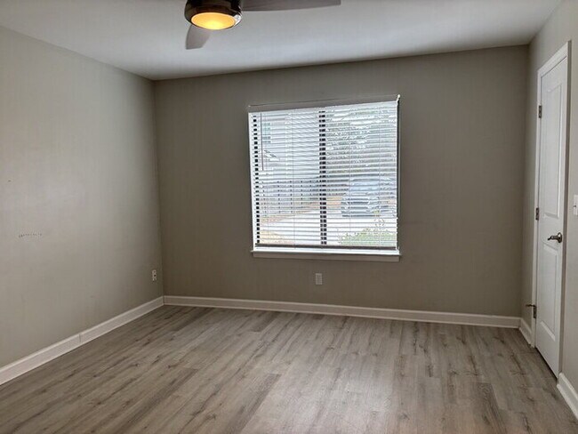 Building Photo - 8483 Yadkin Cir