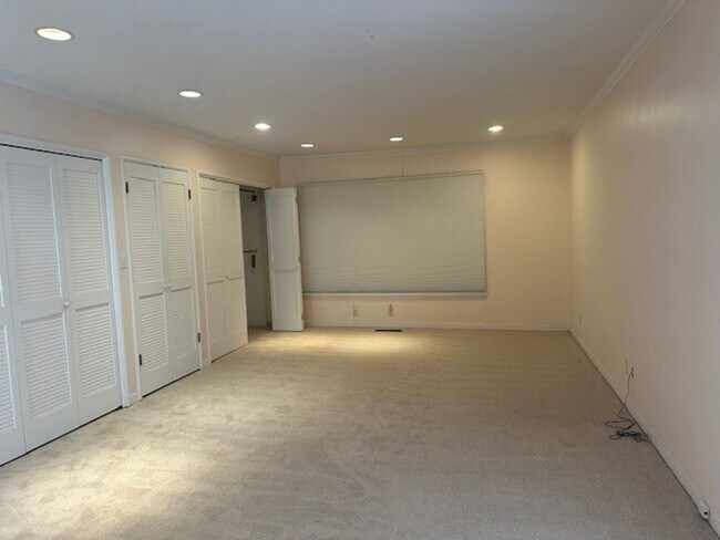 Building Photo - Historic Home On Huge Lot With Swimming Po...
