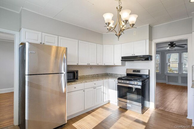 Building Photo - 135 Webster Ave