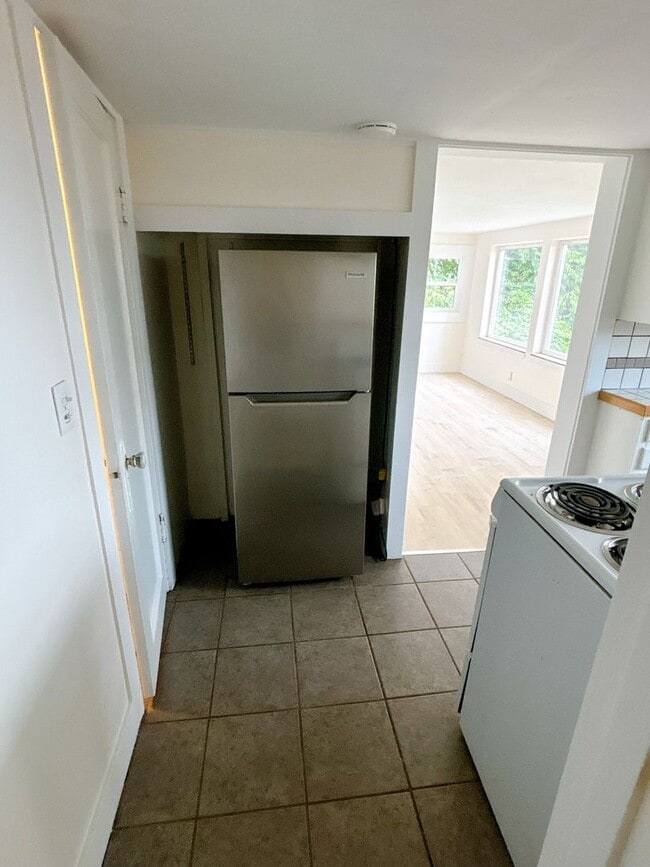 Building Photo - Bay-View 1Bed/1Bath Duplex Near WWU
