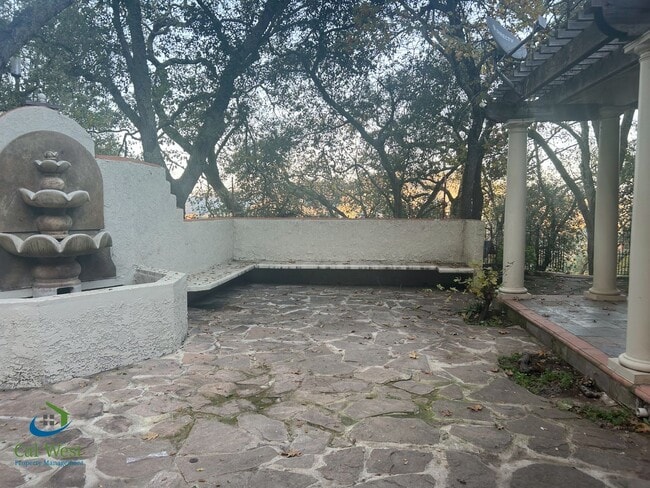 Building Photo - $4,595 - Large Gorgeous 3/2 Tri-Level Home with Beautiful Views in Gilroy near Wineries