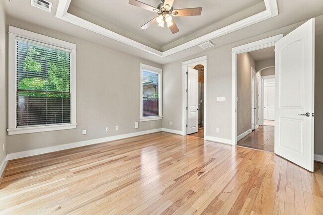 Building Photo - 304 Zennia St
