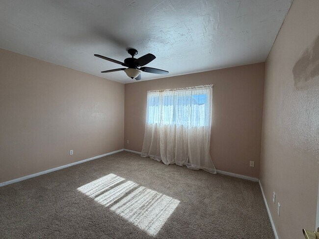 Building Photo - Wow Check out this 3 BD 2 BA SW Charmer near White Ln & Akers Road