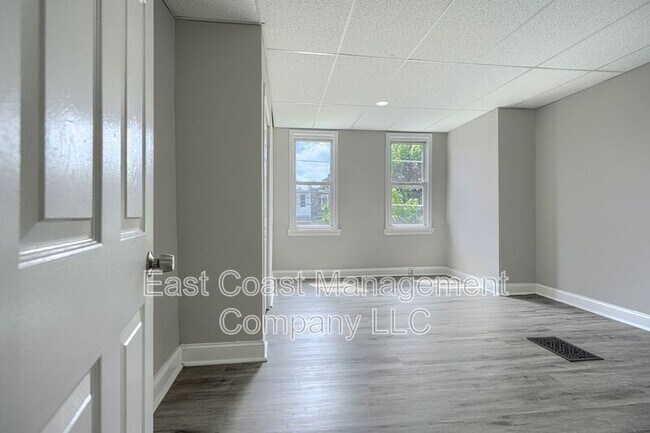 Building Photo - 2107 W Saratoga St