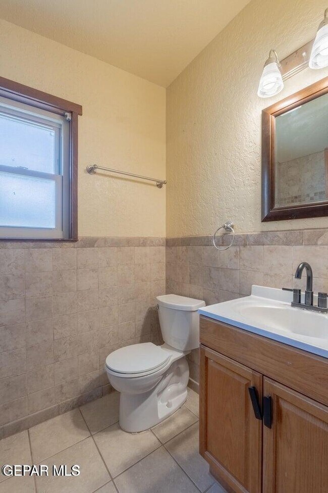 Building Photo - 903 Agua Caliente Dr