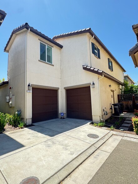Building Photo - 157 Misty Cir