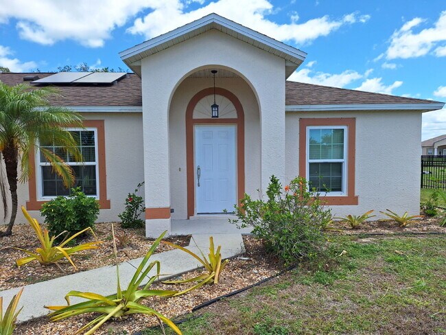 Building Photo - "Charming 3-Bed, 2-Bath Retreat on Lychee Court in Punta Gorda – Your Perfect 1,224 Sq Ft Getaway!"