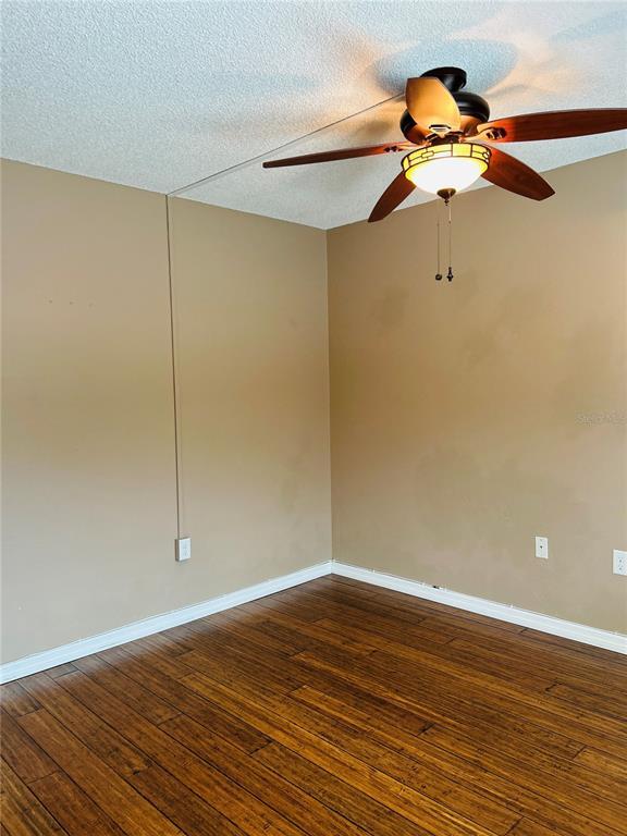 Building Photo - 2915 Pine Cone Cir