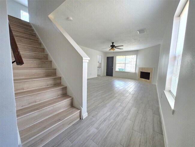 Building Photo - 11735 Sunny Stream Dr