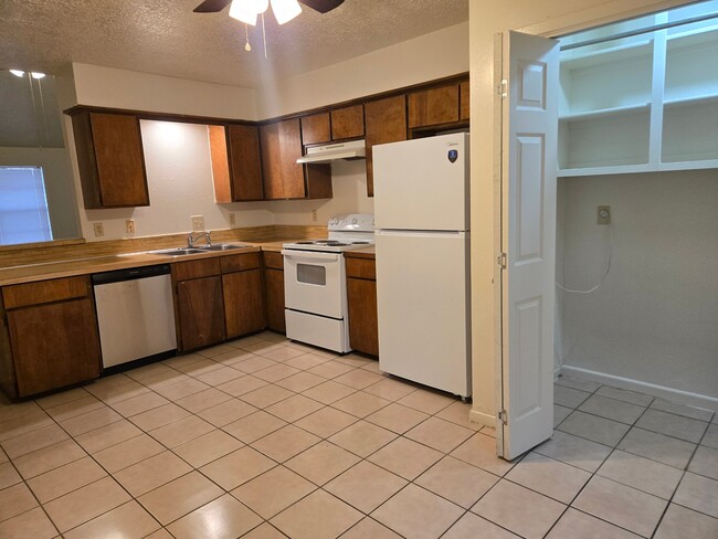 Building Photo - 3319 Bluestem Cir