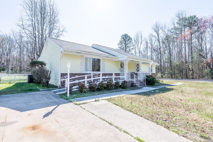Building Photo - 7800 Tamarind Dr