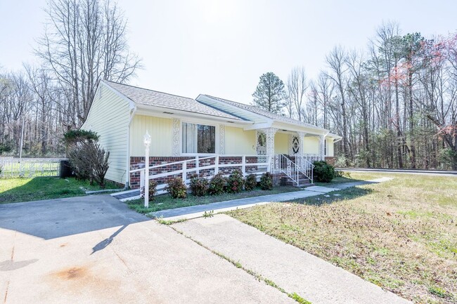 Building Photo - 7800 Tamarind Dr