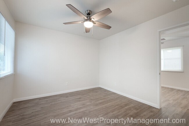 Building Photo - Renovated Sherman Heights 1 Bedroom! Small...