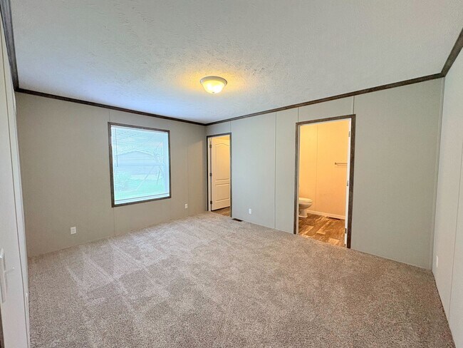 Building Photo - 10694 State Rte 762