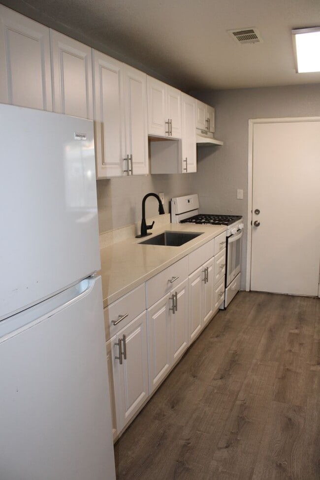 Building Photo - 53 Alturas Ave