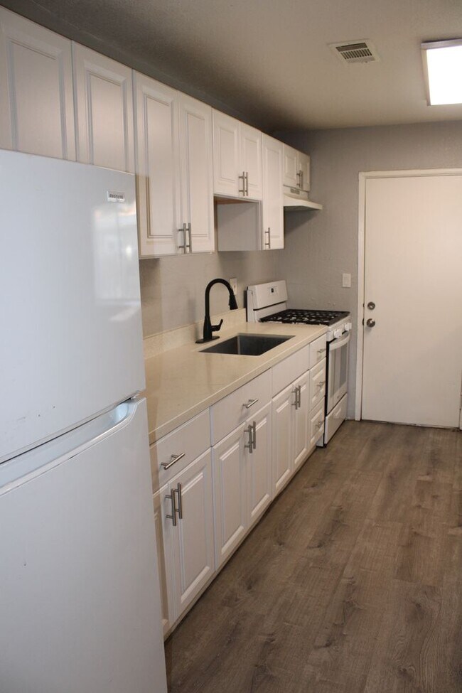 Building Photo - Two Bedroom plus BONUS Room in Pittsburg Single Story Four-plex- OPTIONAL DETACHED GARAGE AVAILABLE!