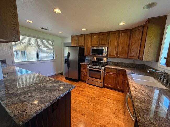 Building Photo - 2720 Larry Ln