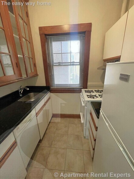 Building Photo - 5 Linnaean St