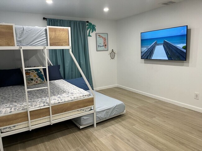 Building Photo - 1 Bedroom Condo in Vero Beach