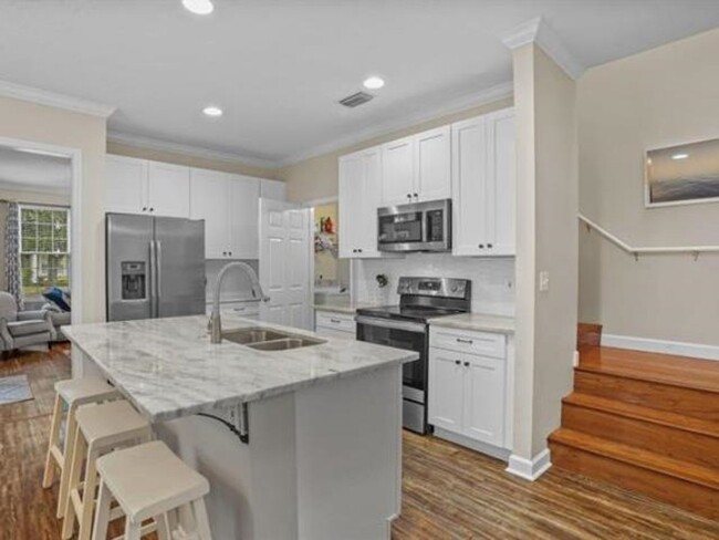 Building Photo - Three Bedroom Townhome in Southwood