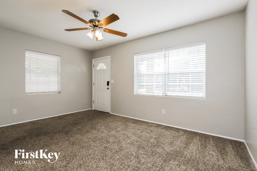 Building Photo - 425 Hampton Ave