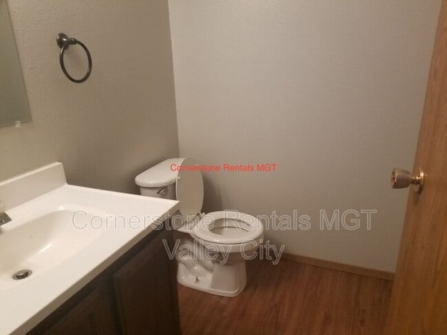 Building Photo - 918 9th Ave SE