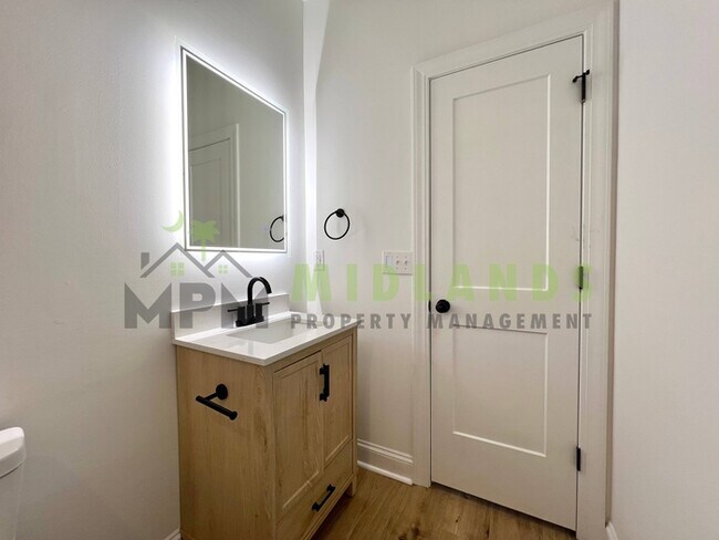 Building Photo - 1510 Noble Ave