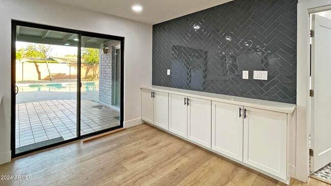 Building Photo - 3005 S Fairway Dr