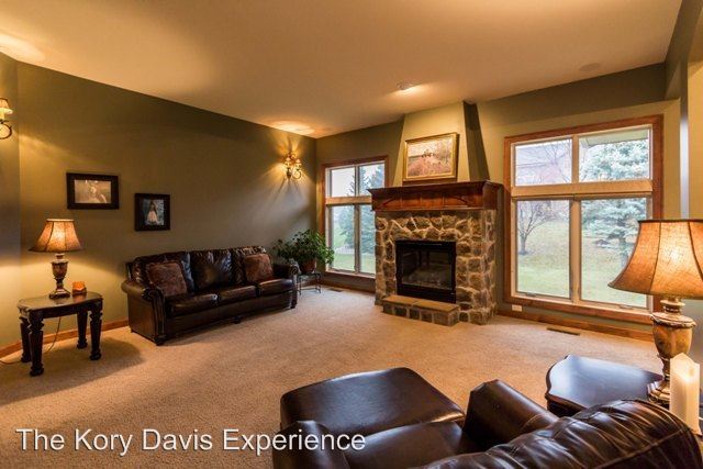 Building Photo - 2808 S Saint Charles Ln