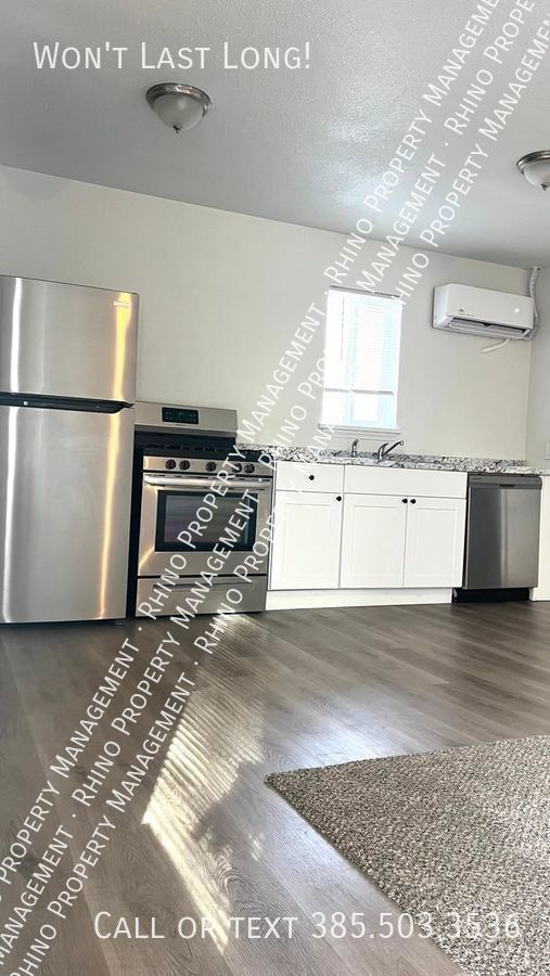 Building Photo - PRICE REDUCED! 1 Bedroom/1 Bathroom Apartm...