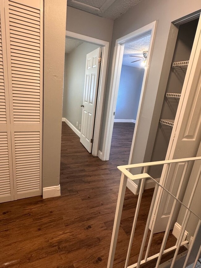 Building Photo - Now Leasing: 2-Bedroom Home with Garage & ...
