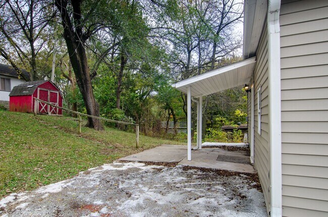 Building Photo - 2 Bed 1 Bath House