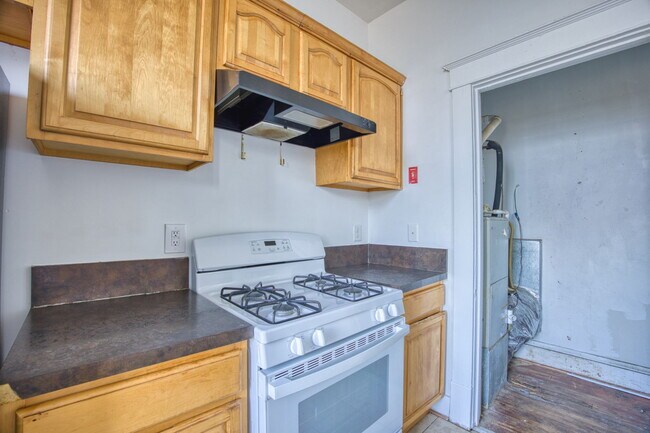 Building Photo - 230 E 40th St