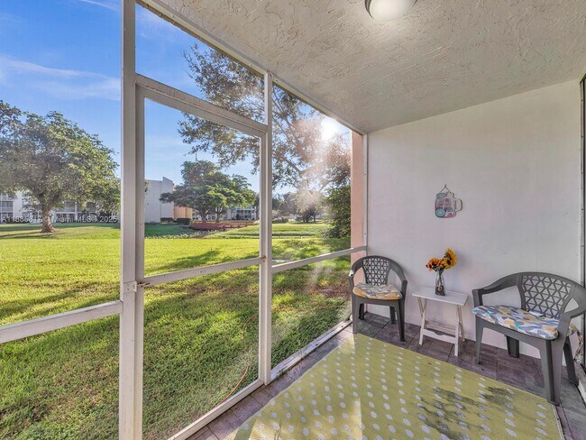 Building Photo - 9451 Evergreen Pl