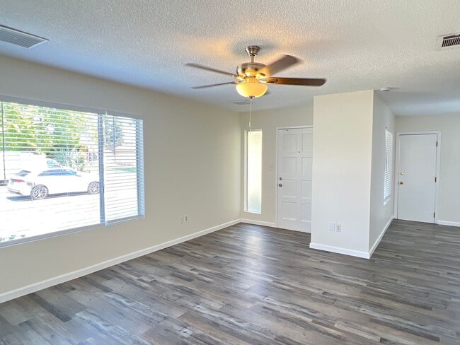 Building Photo - 10917 Cave Ave