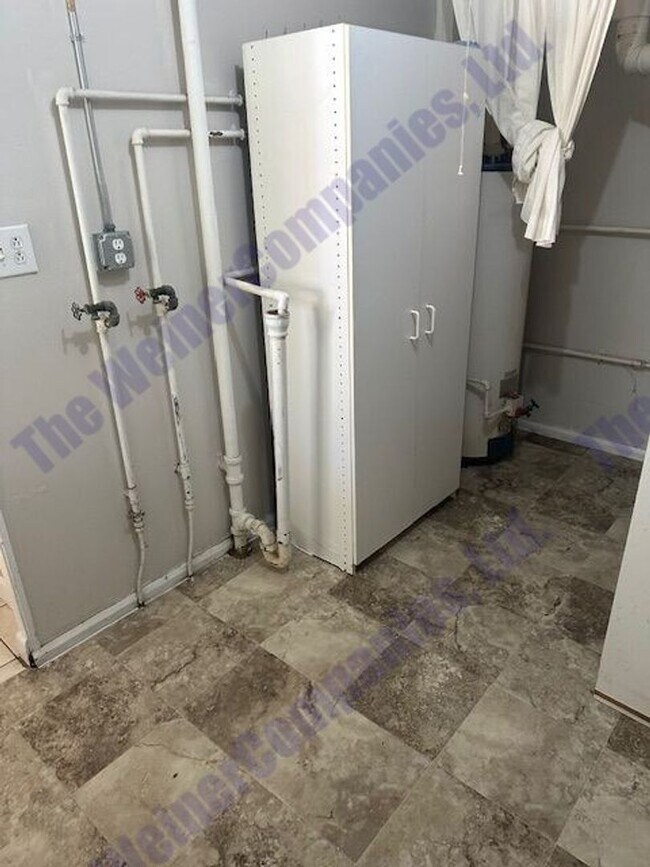 Building Photo - 2bd 1ba House Available for Sublease Octob...