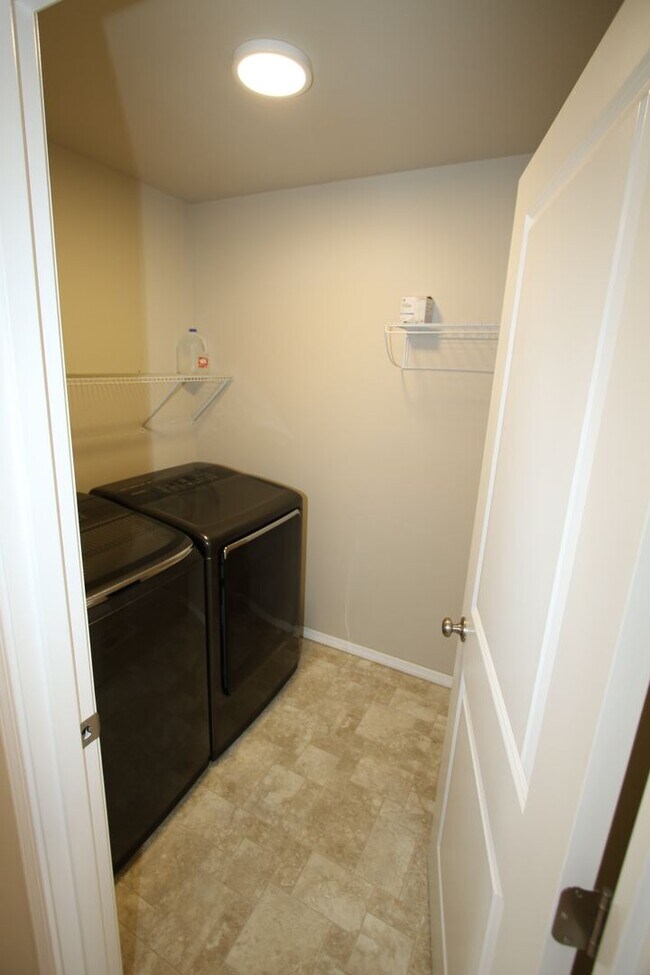 Building Photo - 368 SKWENTNA Dr